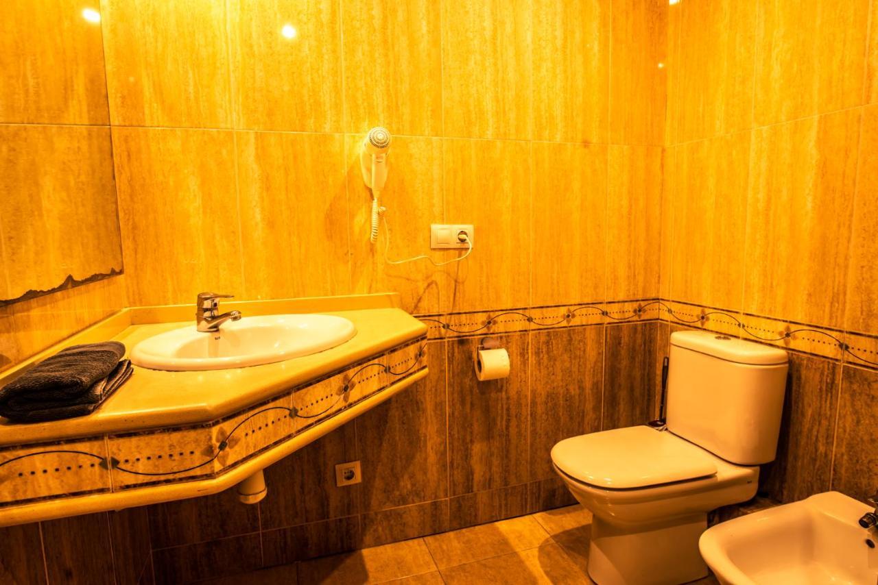 Apartaments Yaco Lloret de Mar Bagian luar foto