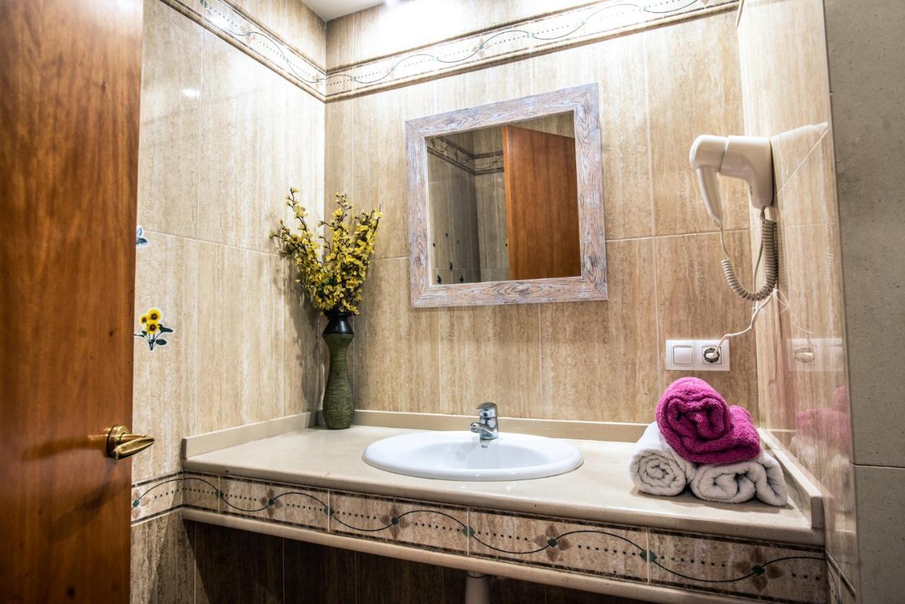 Apartaments Yaco Lloret de Mar Bagian luar foto