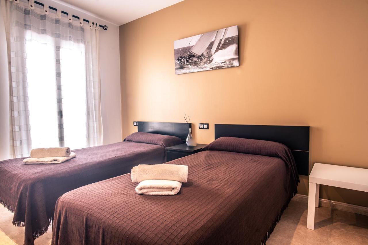 Apartaments Yaco Lloret de Mar Bagian luar foto