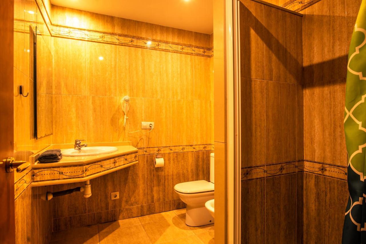 Apartaments Yaco Lloret de Mar Bagian luar foto