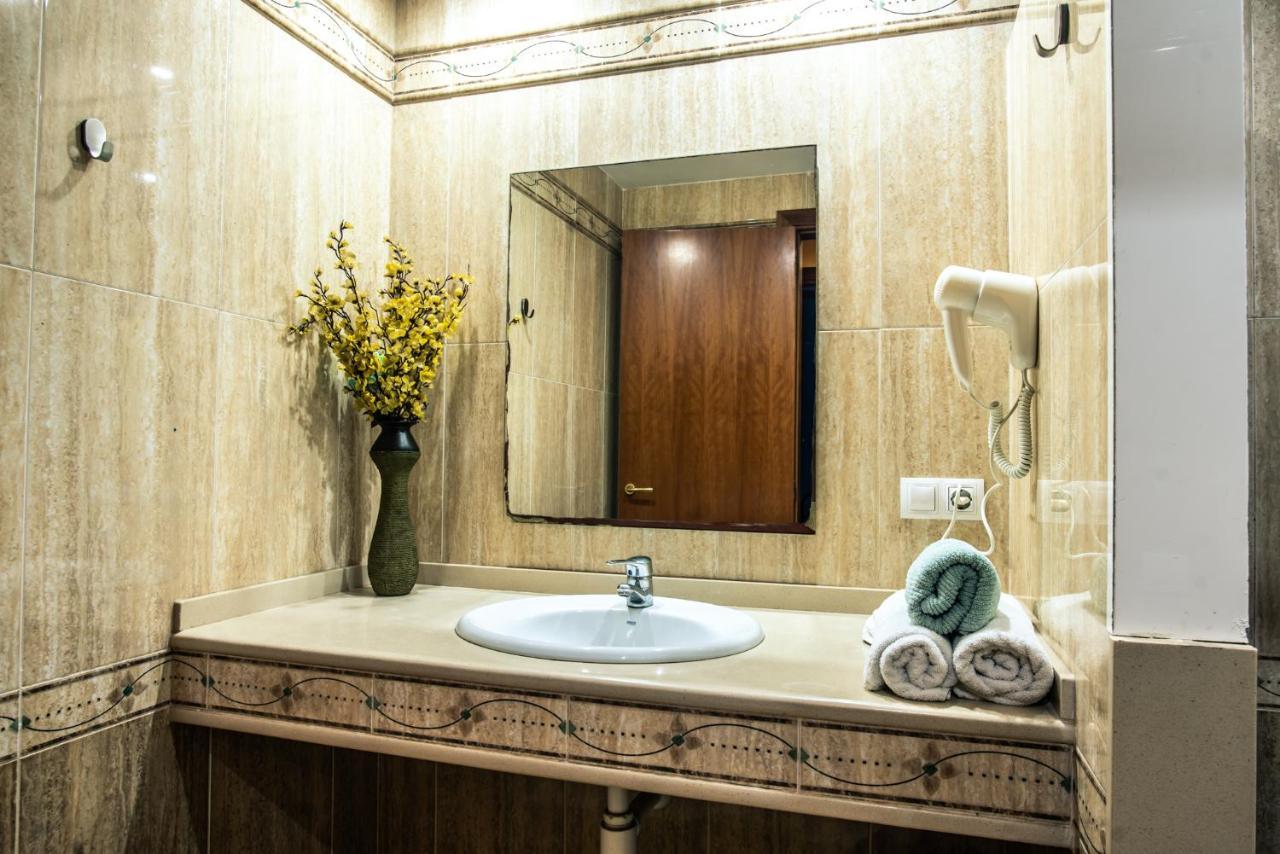 Apartaments Yaco Lloret de Mar Bagian luar foto