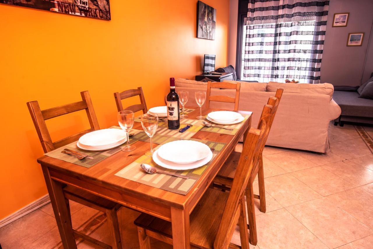 Apartaments Yaco Lloret de Mar Bagian luar foto