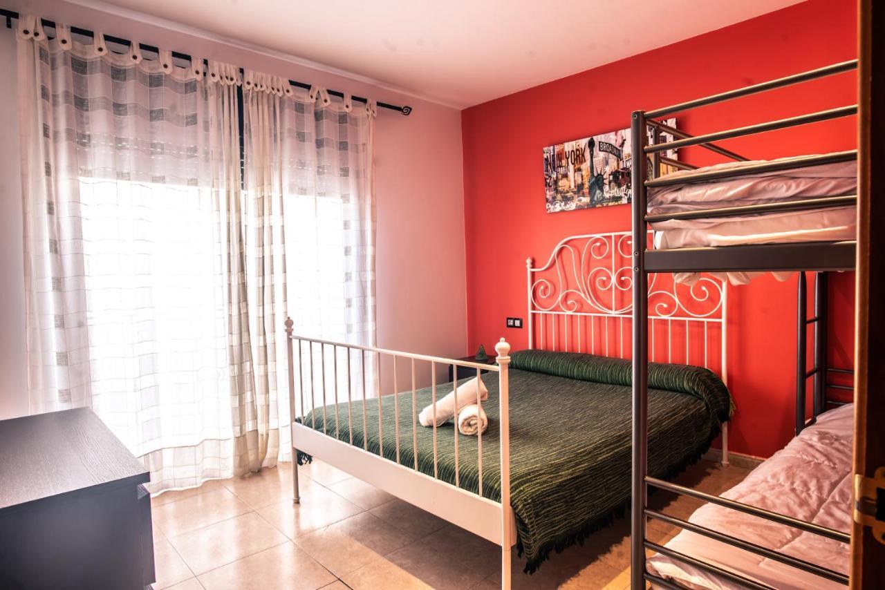 Apartaments Yaco Lloret de Mar Bagian luar foto